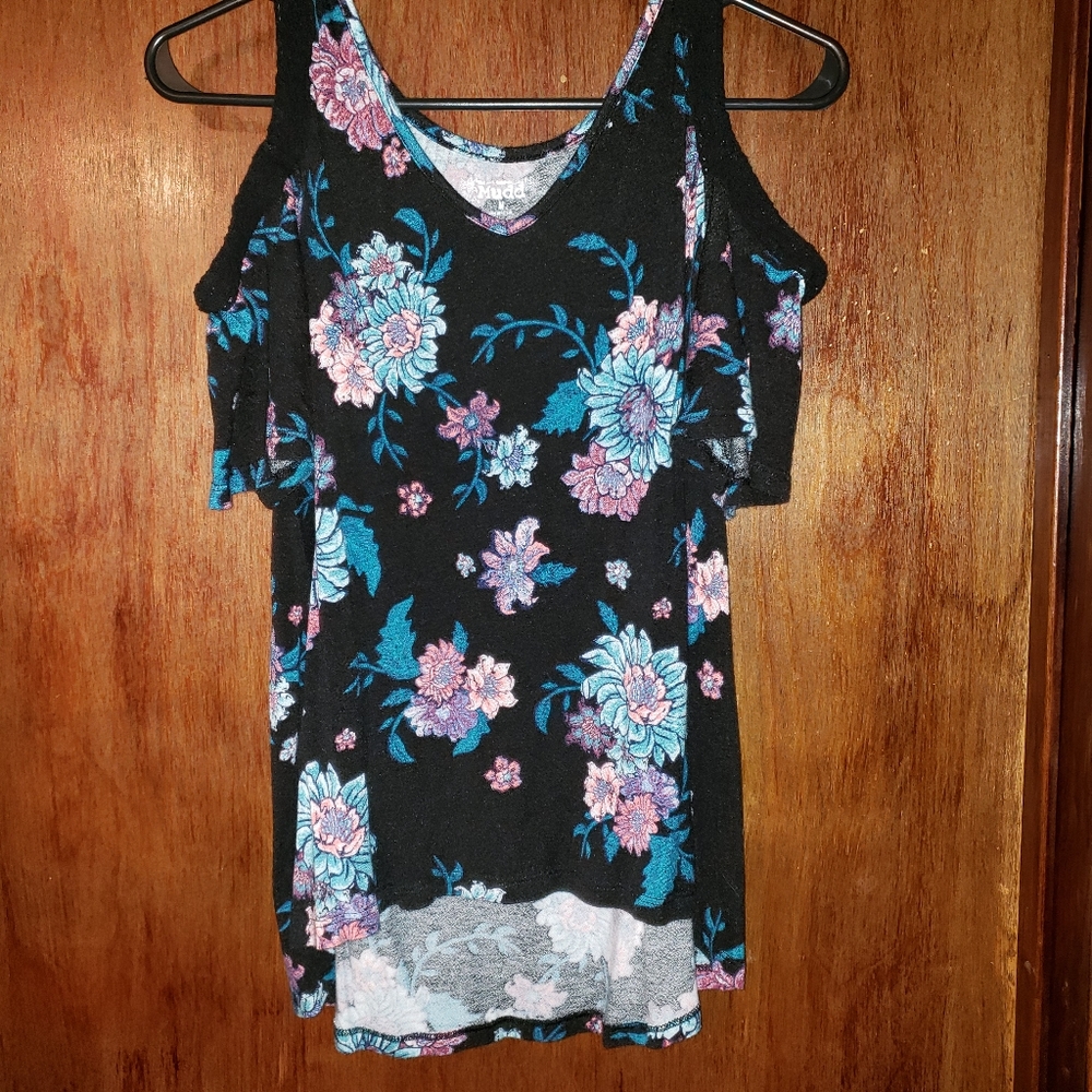 Mudd cold shoulder top